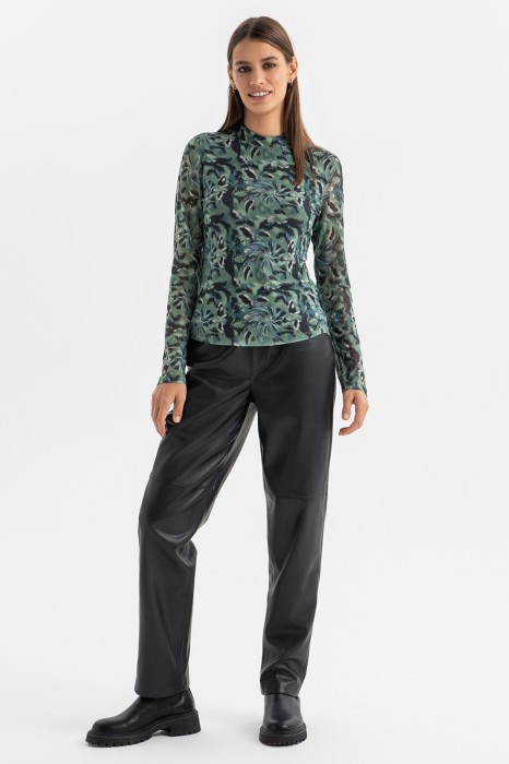 лонгслив с принтом из россии вид сбоку