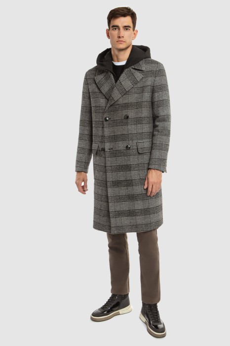 пальто двубортное демисезонное в клетку со съемным капюшоном фотография