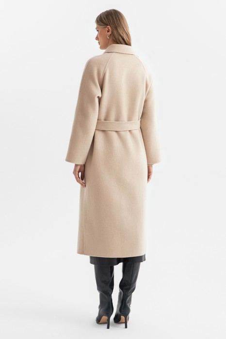 Товар бежевого цвета с внутренней стороны