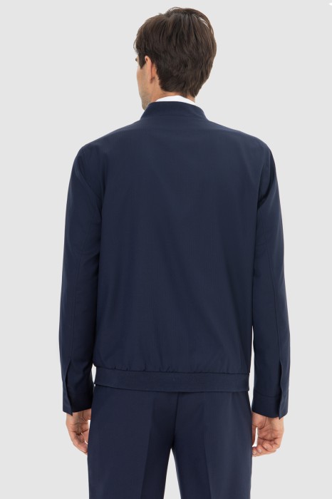 Товар синего цвета с внутренней стороны