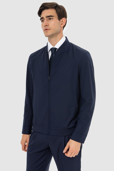 пиджак-бомбер из проверенных материалов спереди