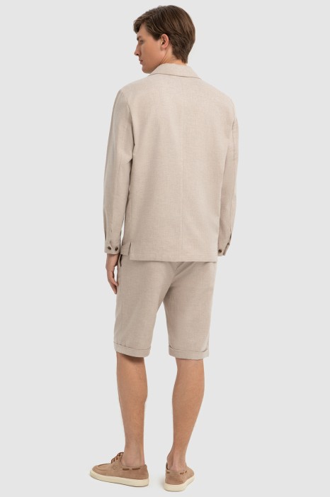 Товар бежевого цвета с внутренней стороны