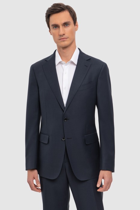 пиджак из шерсти, устойчивой к сминанию фотография