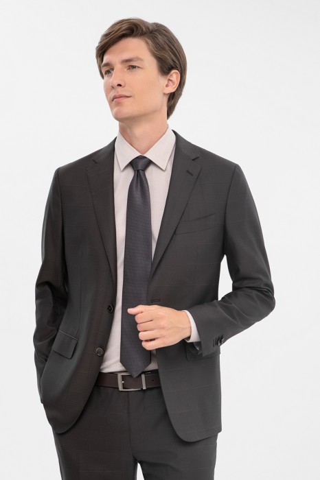 Товар коричневого цвета с внутренней стороны