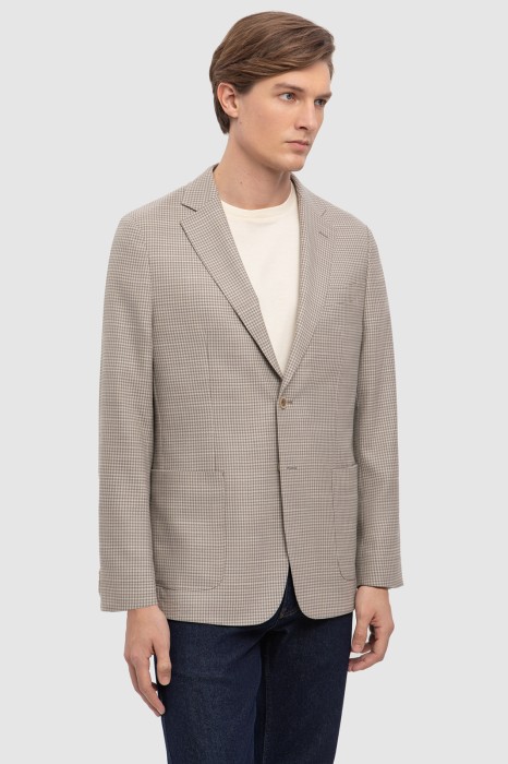 Товар бежевого цвета с внутренней стороны