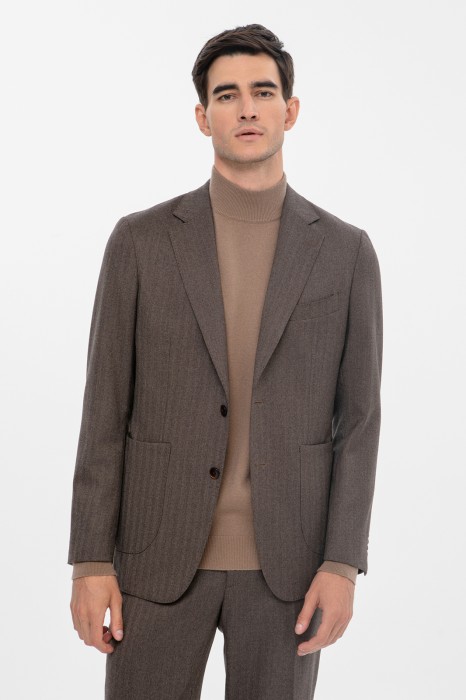 Товар коричневого цвета с внутренней стороны