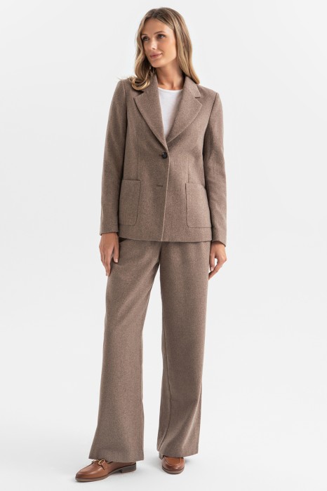 Товар коричневого цвета с внутренней стороны