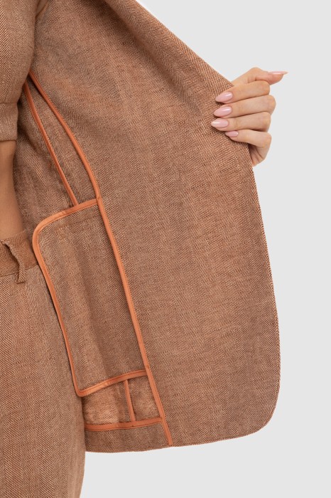 пиджак изо льна по цене 12990 руб вид справа