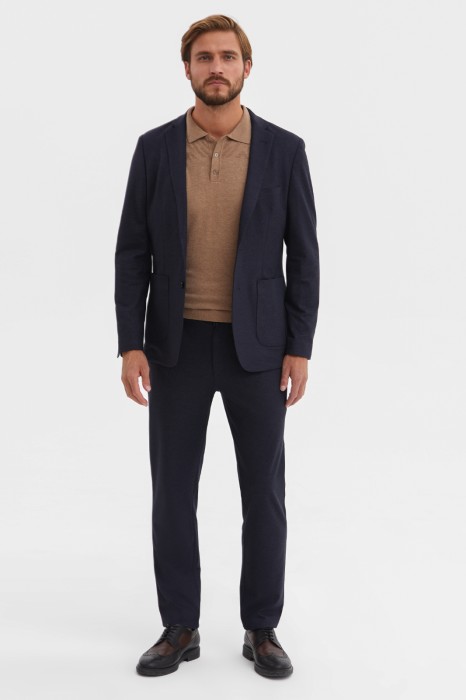 пиджак костюмный приталенный из россии вид сбоку