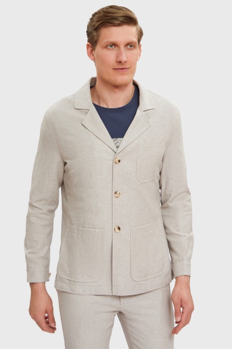 пиджак полуприталенный из хлопка и льна фотография