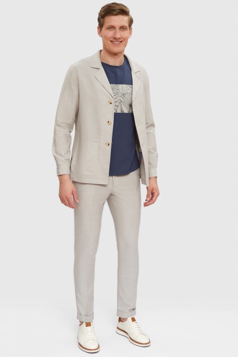 пиджак полуприталенный из хлопка и льна из россии вид сбоку