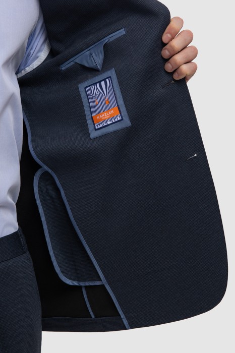 пиджак по цене 19990 руб вид справа