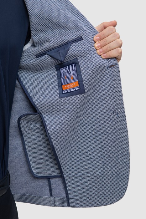 пиджак по цене 12990 руб вид справа