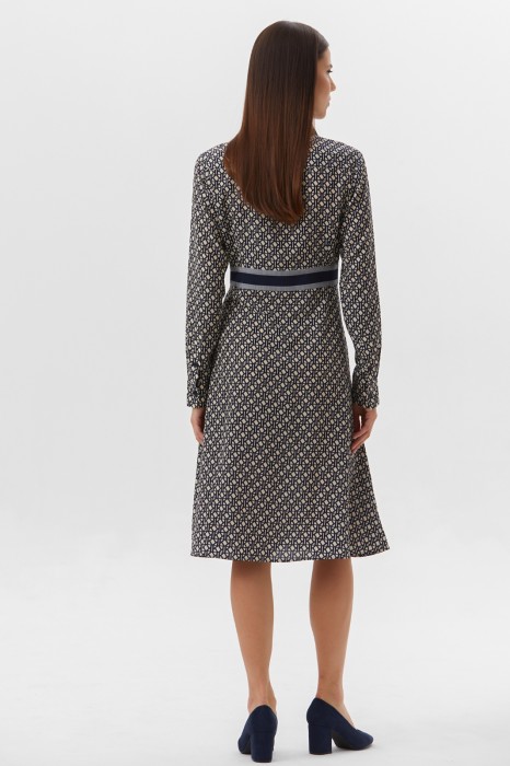 платье-рубашка с геометричным узором из россии вид сбоку