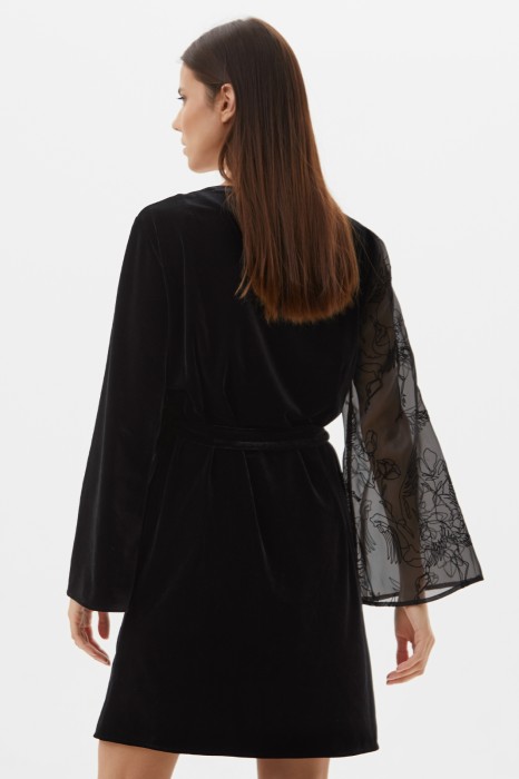 платье с вышивкой из россии вид сбоку