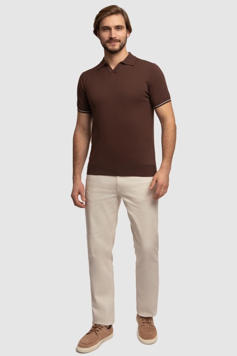 Товар коричневого цвета с внутренней стороны