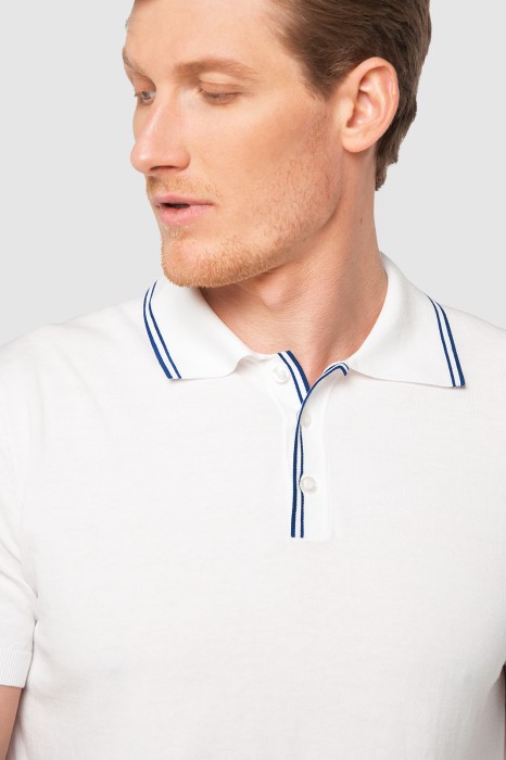 Товар белого цвета с внутренней стороны