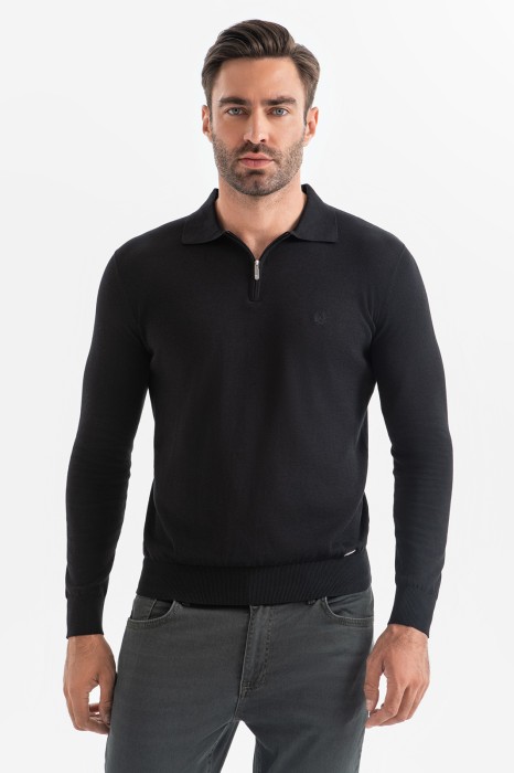 поло из хлопка, шелка и льна фотография