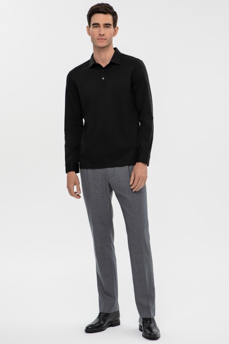 Товар черного цвета с внутренней стороны