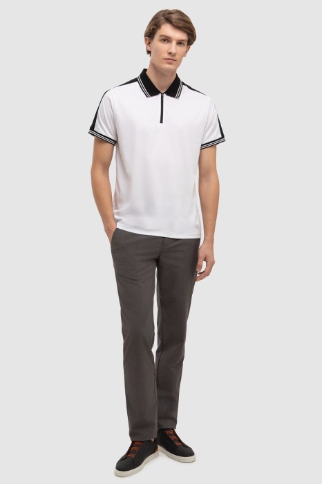 Товар белого цвета с внутренней стороны