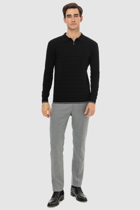 Товар черного цвета с внутренней стороны