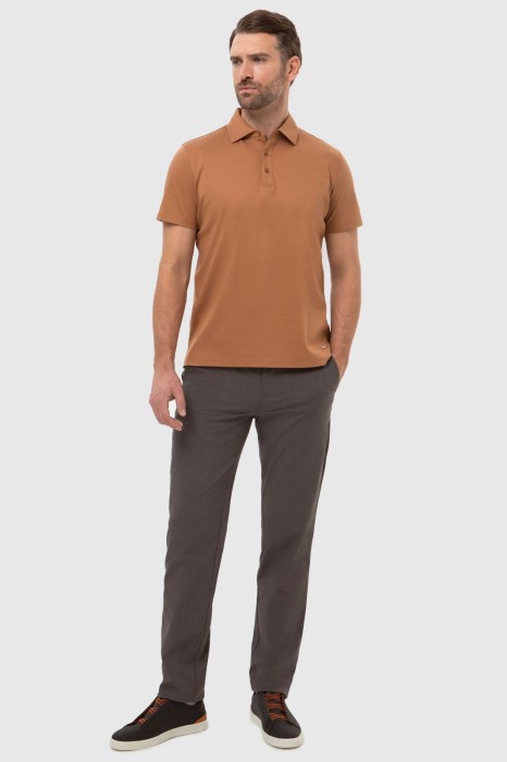 Товар коричневого цвета с внутренней стороны