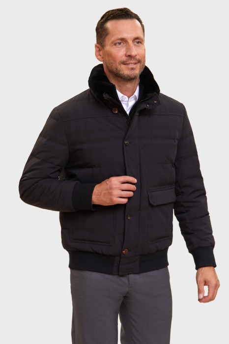 пуховик короткий limited edition с отделкой из натурального меха и водоотталкивающей обработкой фотография