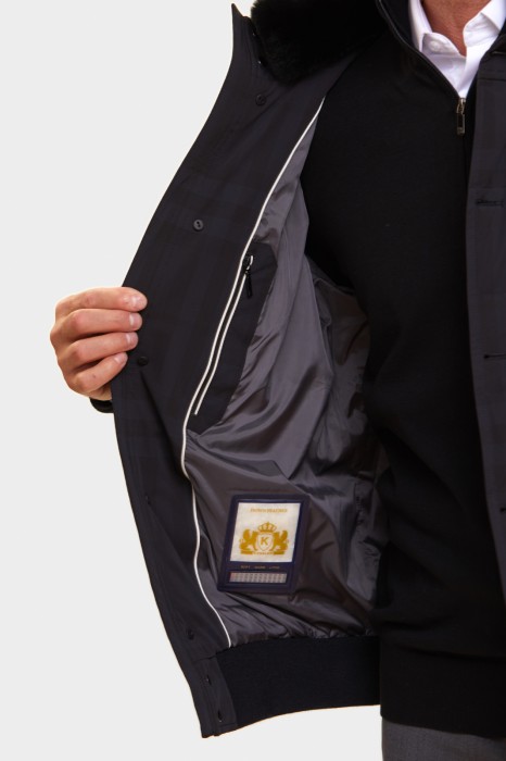 пуховик короткий limited edition с отделкой из натурального меха и водоотталкивающей обработкой от бренда kanzler вид слева