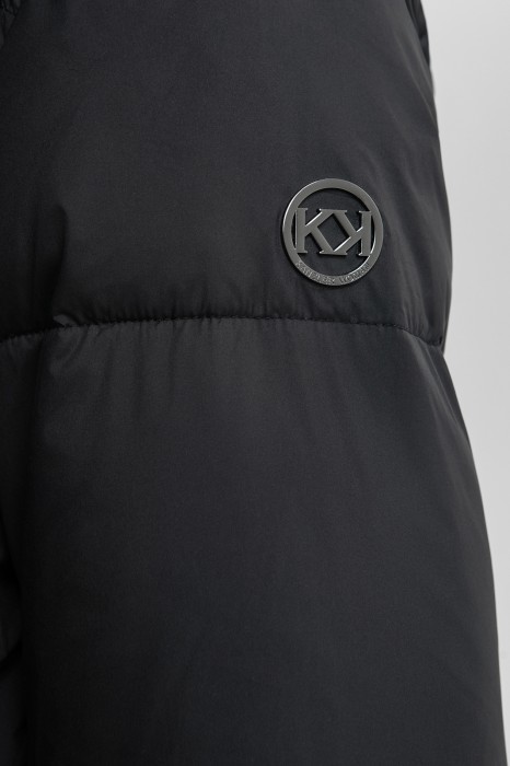 пуховик с натуральным мехом по цене 39990 руб вид справа