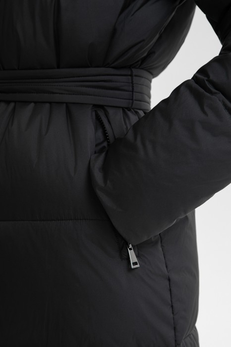 пуховик с натуральным мехом из россии вид сбоку