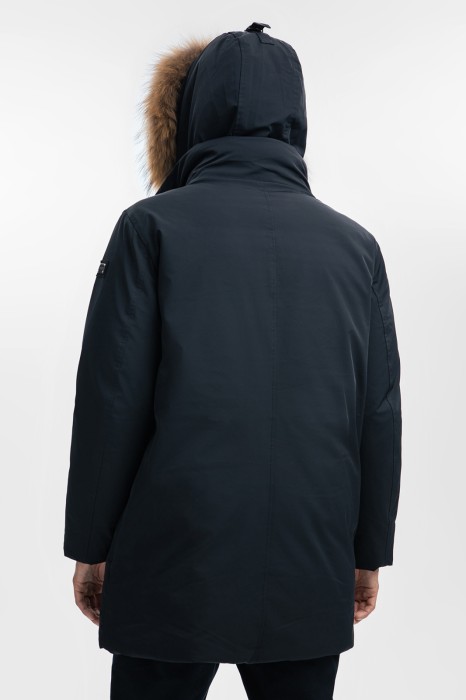 Товар черного цвета с внутренней стороны