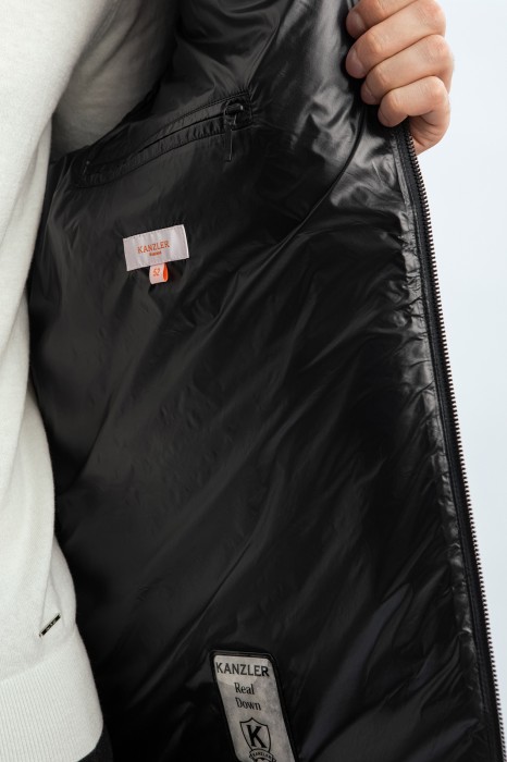 пуховик с водоотталкивающей обработкой по цене 32990 руб вид справа