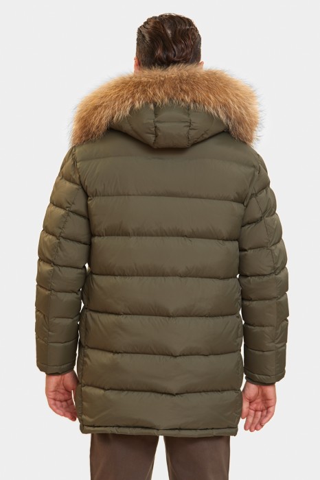 пуховик зимний с отделкой из натурального меха и водоотталкивающей обработкой из россии вид сбоку