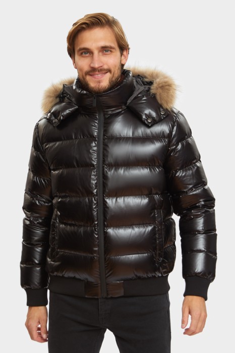 пуховик зимний с отделкой из натурального меха фотография