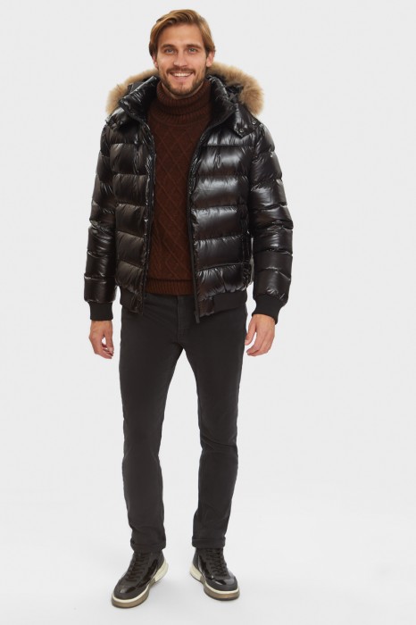 пуховик зимний с отделкой из натурального меха из россии вид сбоку