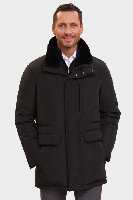 пуховик зимний с утепленным воротником и водоотталкивающей обработкой фотография