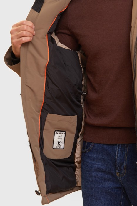 пуховик зимний удлиненный с отделкой из натурального меха и водоотталкивающей обработкой по цене 19995 руб вид справа