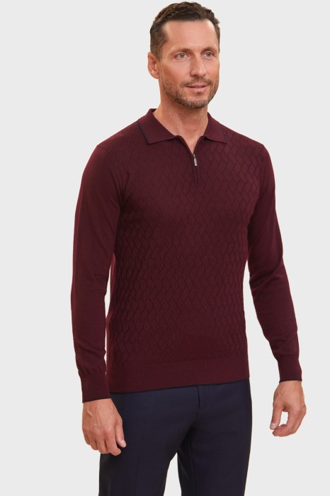 пуловер-поло из шерсти фотография