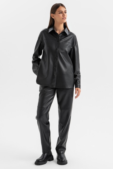 рубашка из экокожи по цене 12990 руб вид справа