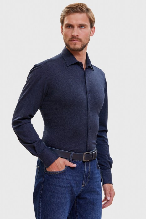 рубашка из эластичной ткани фотография