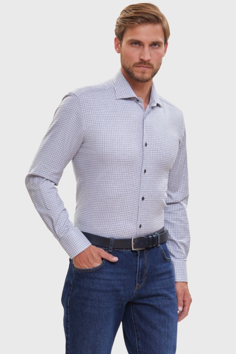 рубашка из хлопка в клетку фотография