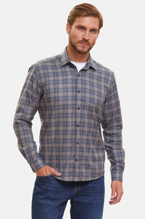 рубашка из хлопка в клетку фотография