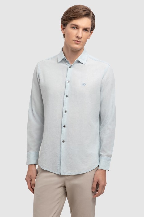 рубашка изо льна и хлопка фотография