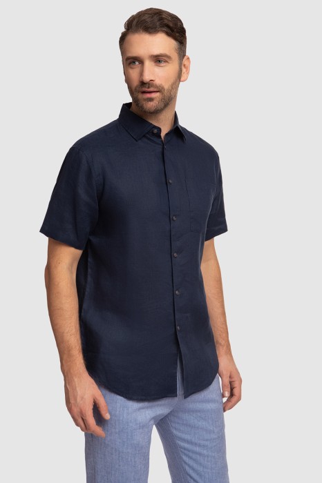 рубашка с коротким рукавом изо льна фотография