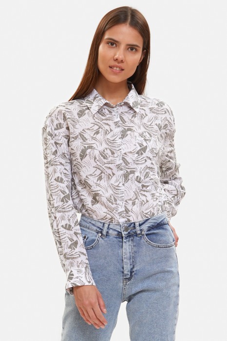 рубашка с растительным узором фотография