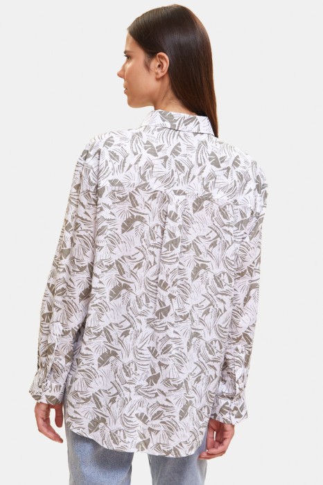 Товар хаки цвета с внутренней стороны