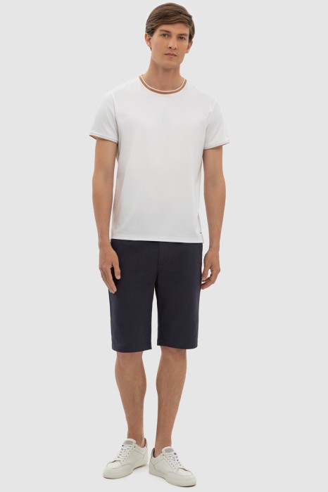 Товар синего цвета с внутренней стороны