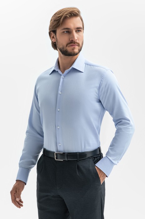 сорочка из хлопка, устойчивого к сминанию фотография