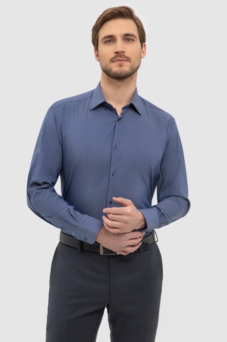 сорочка из хлопка, устойчивого к сминанию фотография