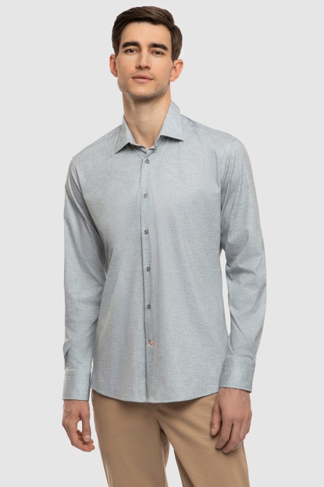 сорочка из хлопка, устойчивого к сминанию фотография